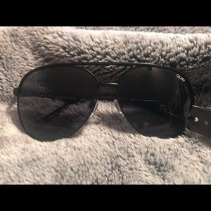 QUAY AUSTRALIA VIVIENNE  in “Black Smoke”